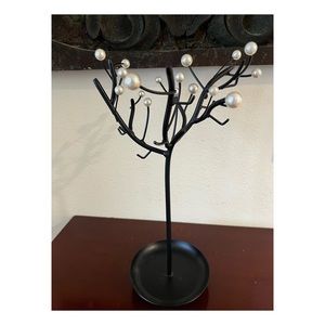 Classy and stylish tree jewelry stand! ✨